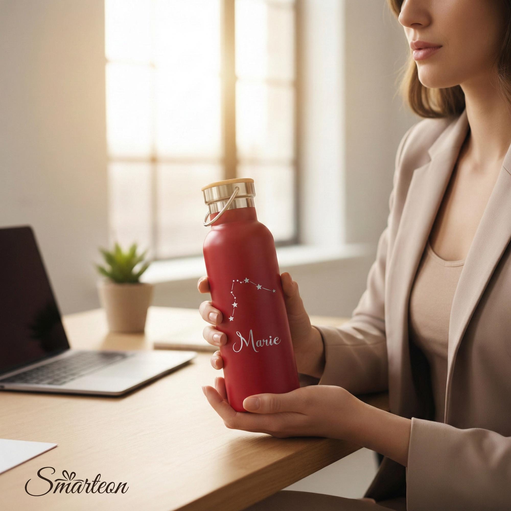 Trinkflasche personalisiert mit Namen & Bambusdeckel – Doppelwandige Edelstahl Thermosflasche mit Gravur – Personalisierte Flasche (500ml)